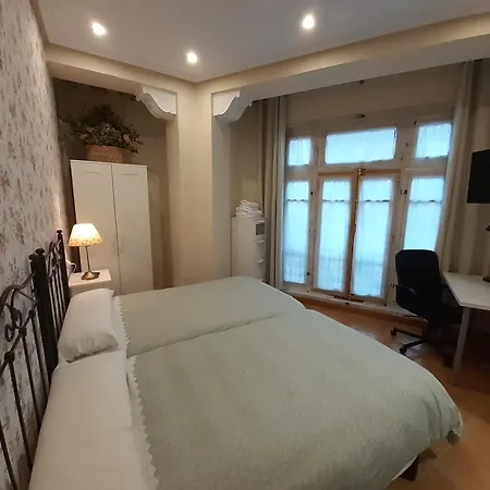 Uria 25 فندق مبيت وإفطار 4*