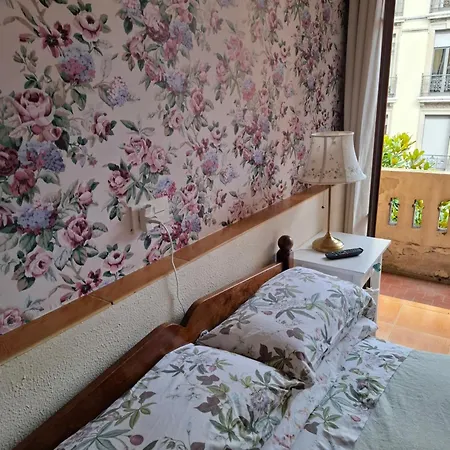 Couette-café Uria 25 4*