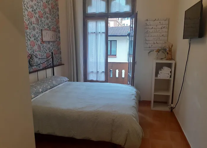 住宿加早餐酒店 Uria 25 奥维耶多